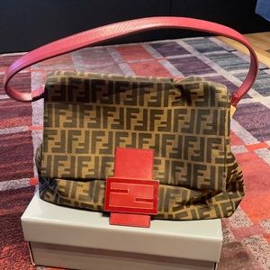FENDI shoulder bag.